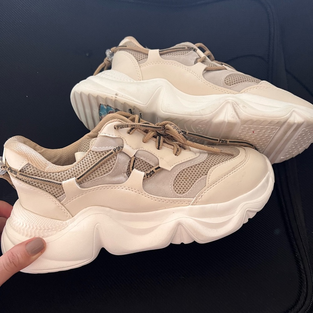 Sneaker for woman